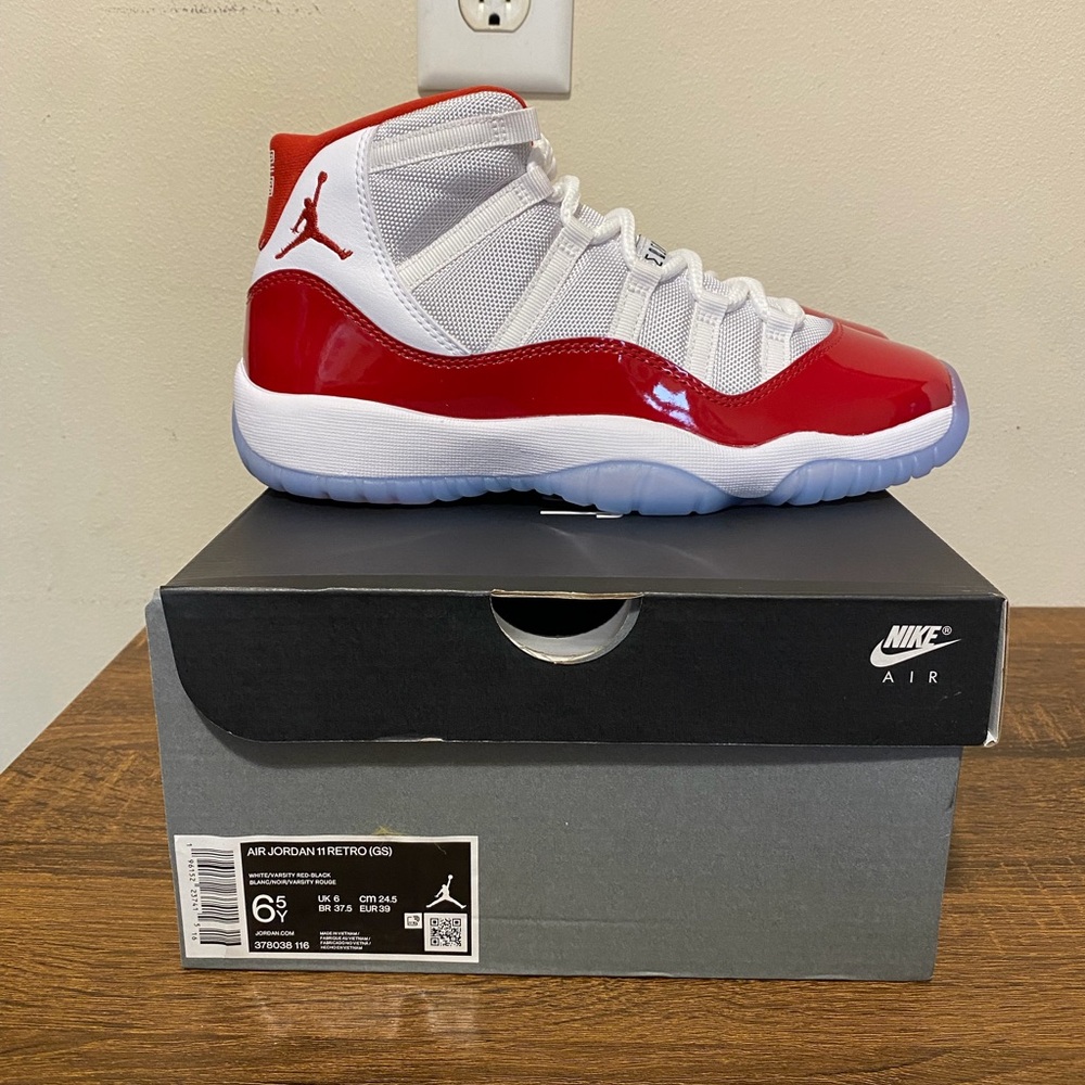 Nike Air Jordan 11 Retro Cherry 2022 Grade School 378038-116 GS Size 6.5Y NEW
